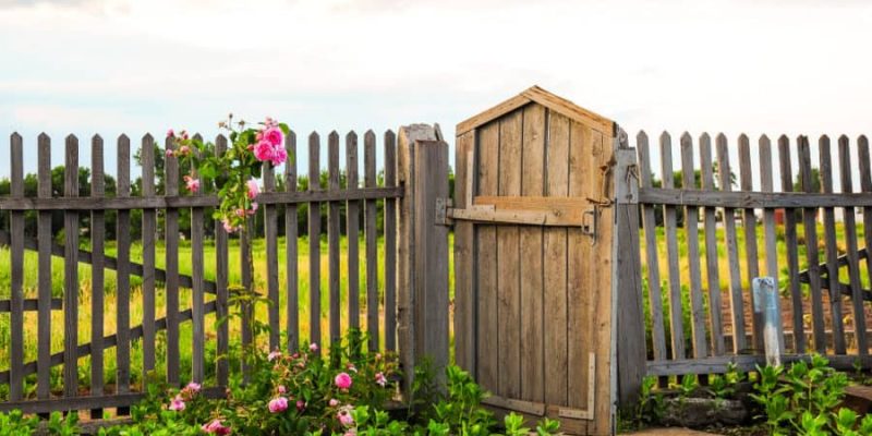 25 Unique Fence Gate Ideas for 2020