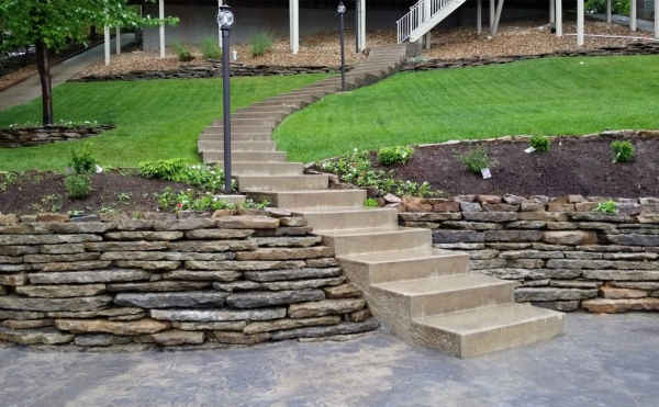 Retaining Wall with Stairs