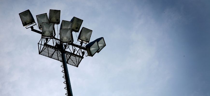 Spotlight VS Floodlight: Let us Compare and Contrast