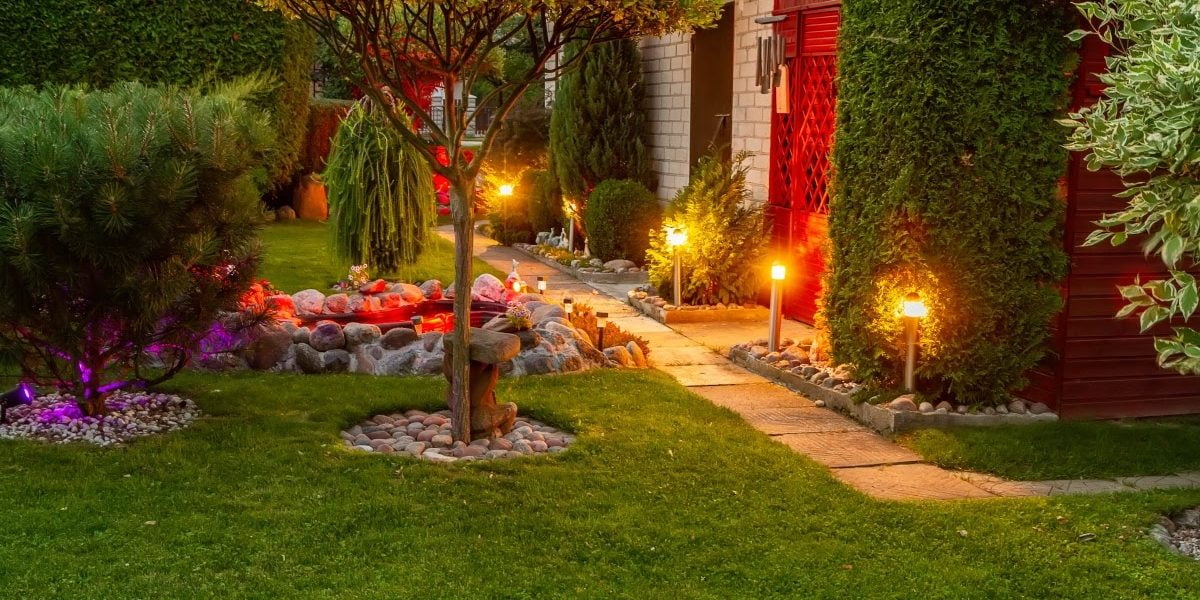 16 Outdoor Solar Light Ideas To Illuminate Your Landscape - Organize ...