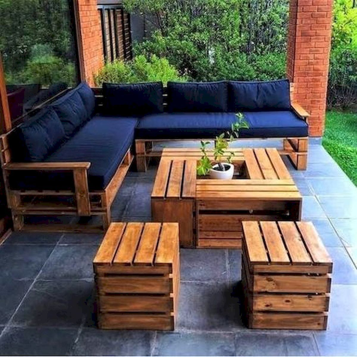 Making Outdoor Furniture From Pallets