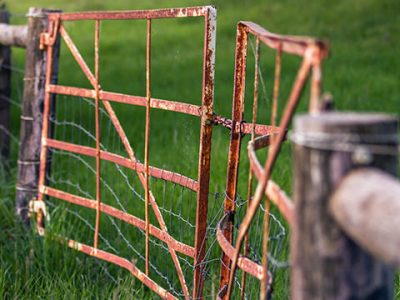 How Do You Fix a Big Sagging Gate?