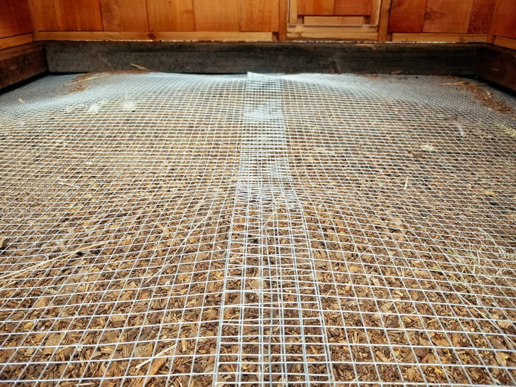 Wire floor chicken coop