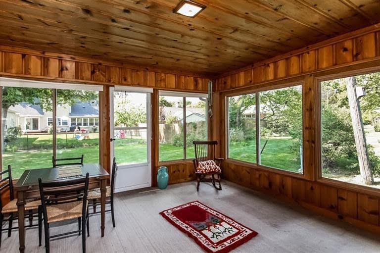  A sun-room design in Knotty pine panelling_Interior design ideas