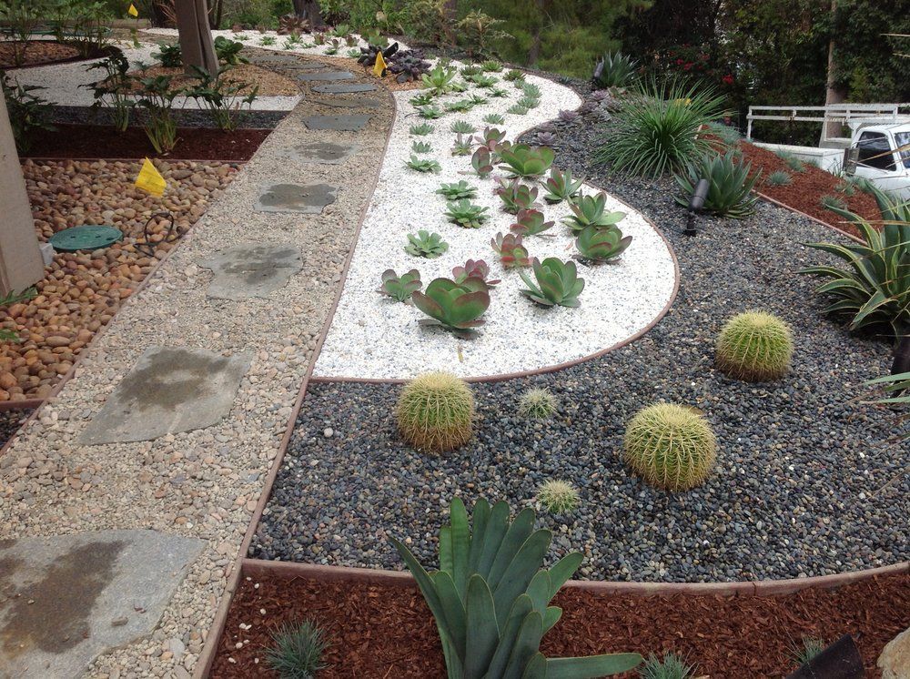 Pea gravel for desert landscaping_Pinterest