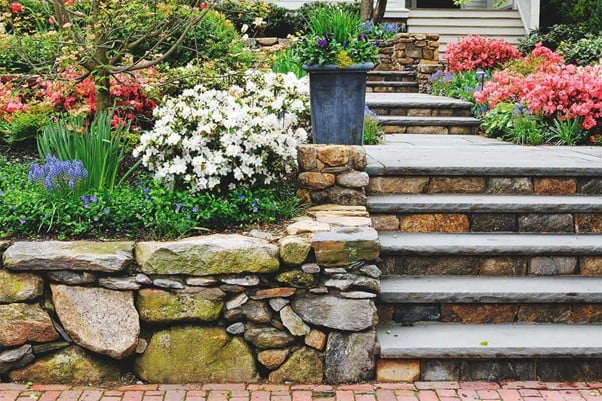 8-Step Guide to Construct a Retaining Wall for Backyard