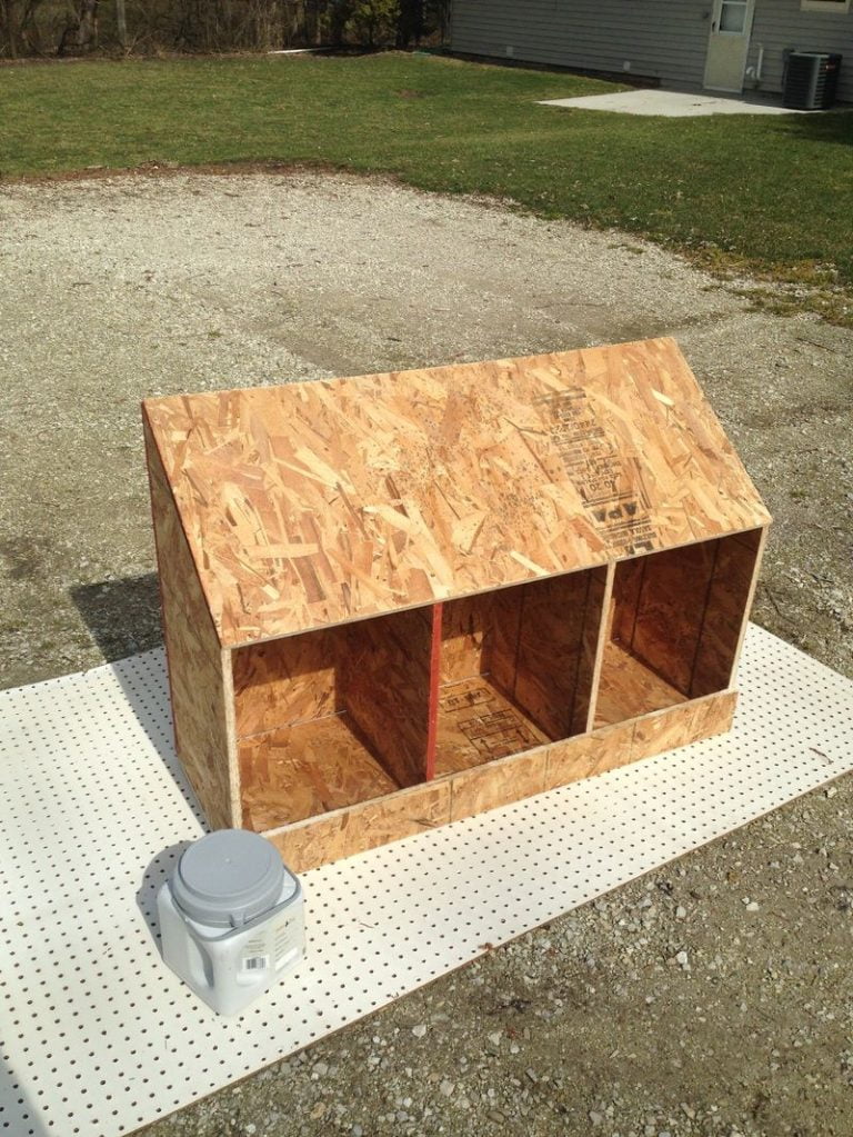 21 Amazing Chicken Coop Nesting Box Ideas - DIY Nesting Box 768x1023