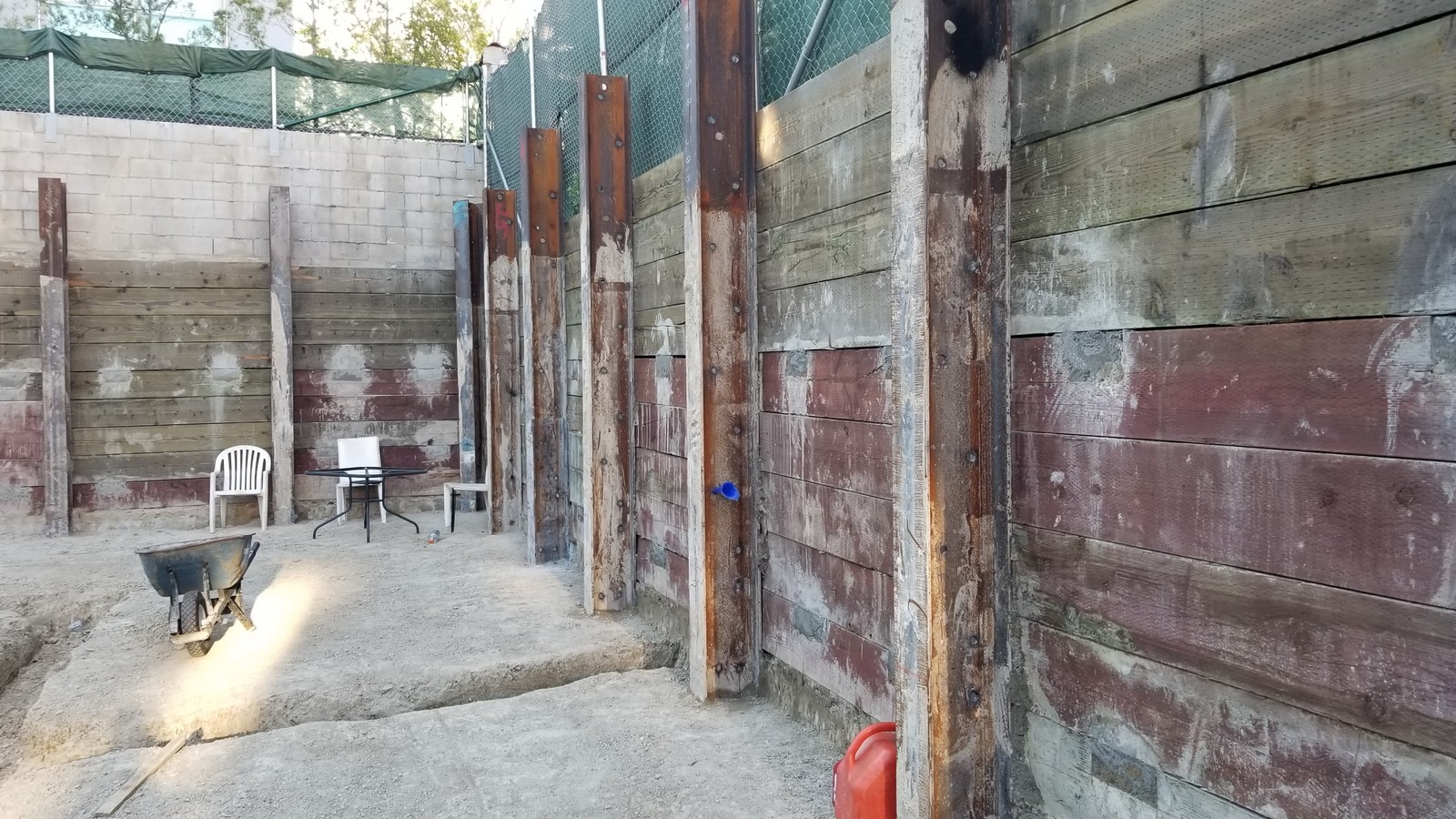 Retaining Wall Use Cantilevered Soldier Beams