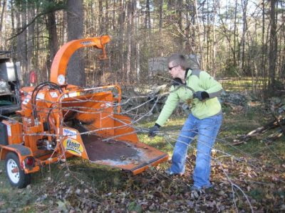 Learn How to Use a Woodchipper in 7 Easy Steps