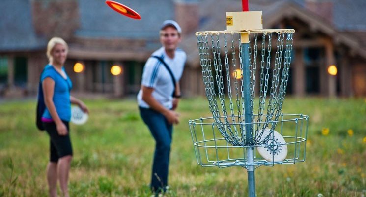 7 Reasons to Bring the Family Out for a Game of Disc Golf