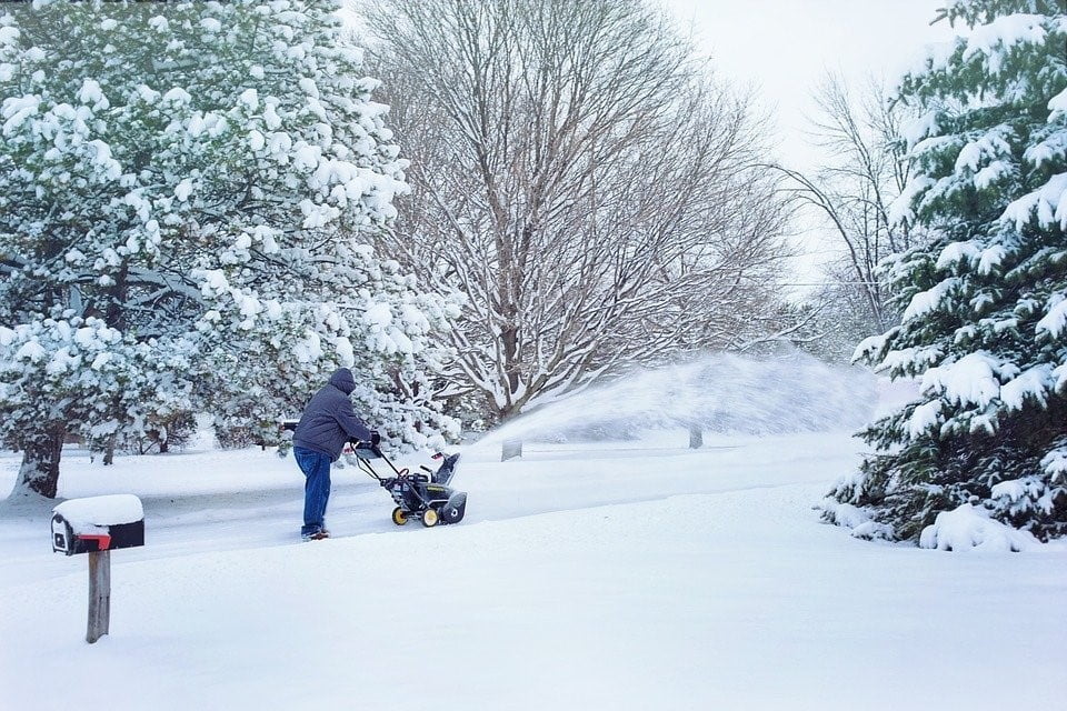 Are Snow Blower Safe to Use on Gravel Driveways? Organize With Sandy