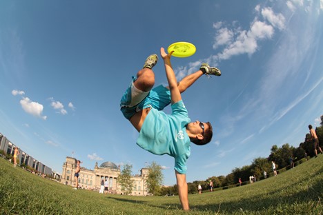 How Did the Frisbee Flying Disc Gets Its Name