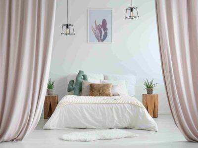 How to Choose Curtain Fabrics for a Bedroom with a Statement Wall