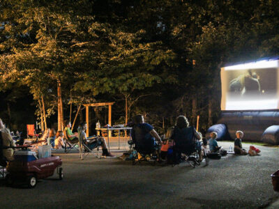 How to Plan An Outdoor Movie Night to Meet Your Neighbors After Moving