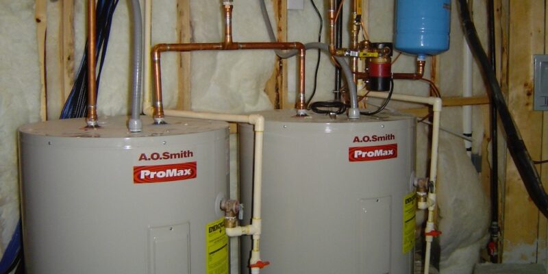 Comparing Tank-Type and Tankless Hot Water Systems