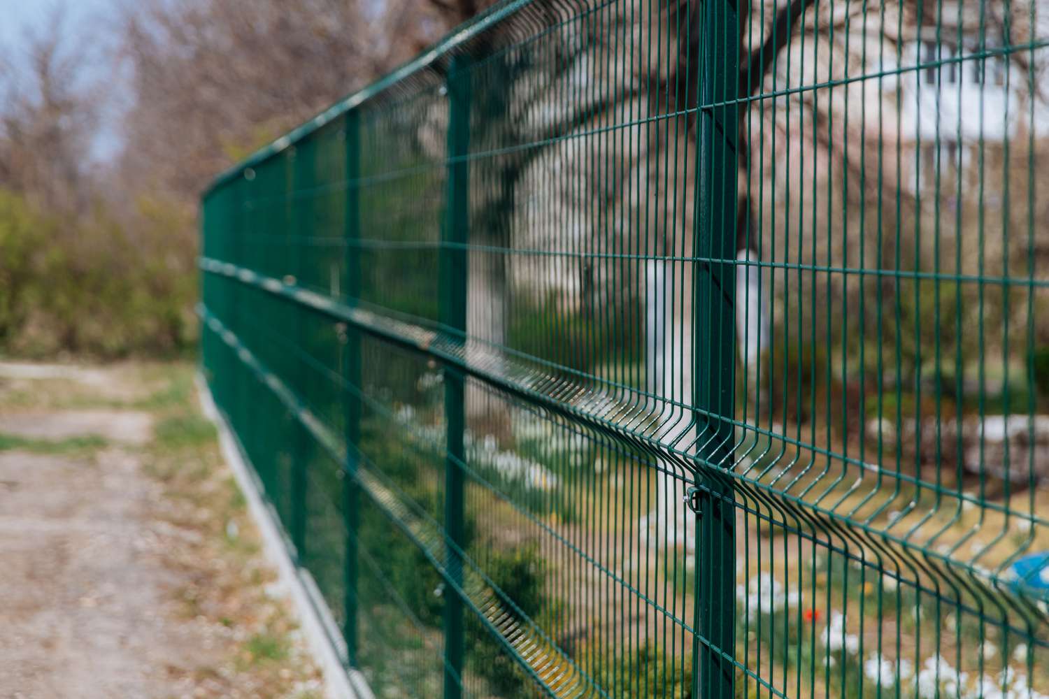 Medium-Range Security Fence