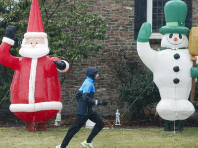 Should I Unplug Inflatables in Yard During Rain?