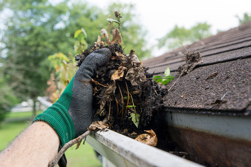 Tips on Unclogging the Gutters