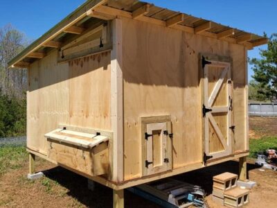 Can a Chicken Coop Be 4 Feet Off the Ground?