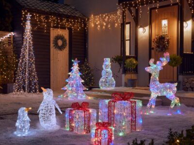 How to Secure Outdoor Christmas Decorations