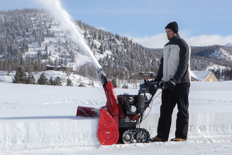 Reasons for a Snowblower Leaking Gas