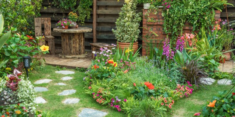 Incorporating Wall Art into Your Garden: A Creative Guide to Outdoor Inspiration